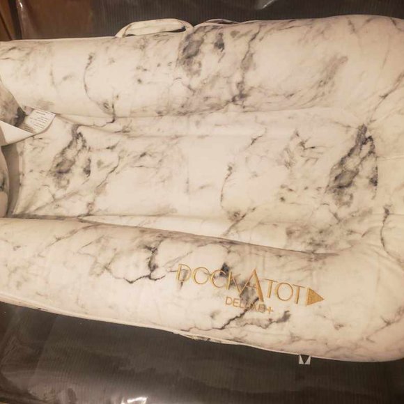 Deluxe+ Dock - Carrara Marble - Picture 1 of 4